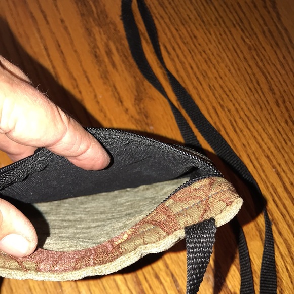 Purse with shoulder strap, has 2 pockets w zippers, tapestry motif. 6”x6”. - Picture 5 of 9